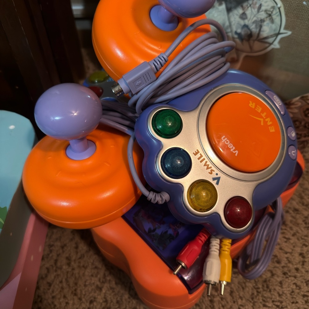 VTech Vsmile TV Learning System 1Console 2Controllers + 6Games (no power cord)